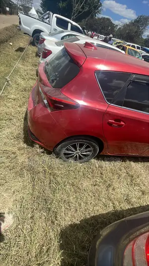Toyota Auris 2016 Red