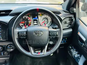 Toyota Hilux 2022 Black
