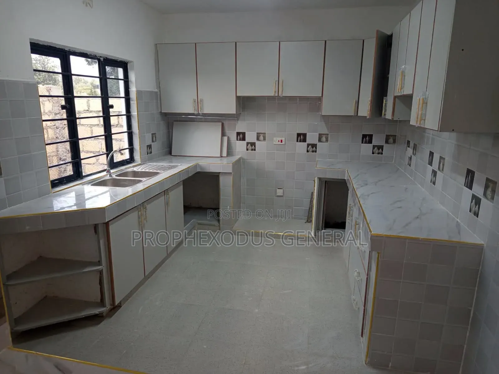 4bdrm Bungalow in Matasia for sale