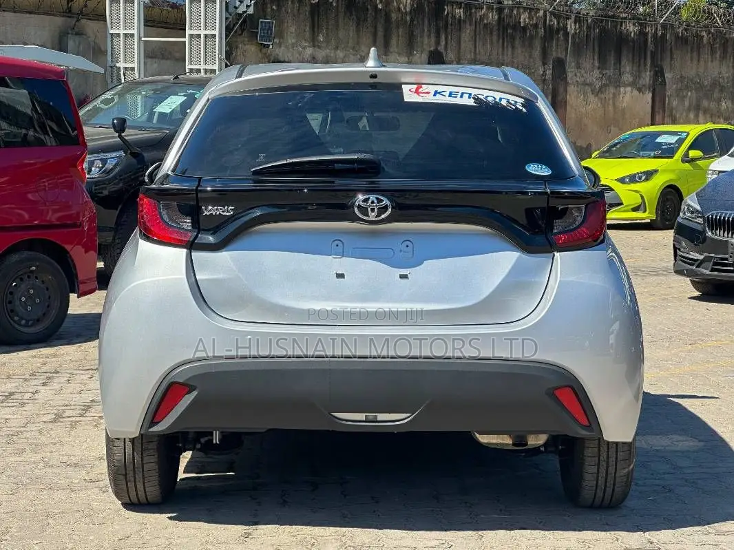 Toyota Yaris 2020 Silver