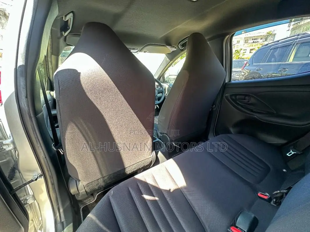 Toyota Yaris 2020 Silver