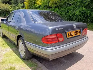 Mercedes-Benz E200 1998 Blue