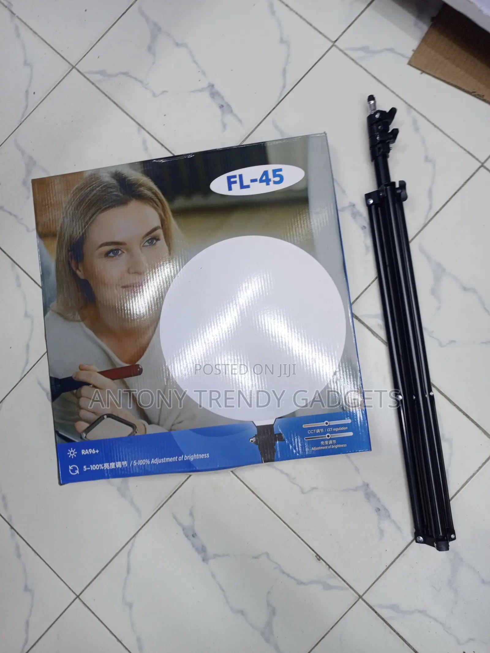 Professional LED Video Light 5-100% Brightness With Foldable Tripod
