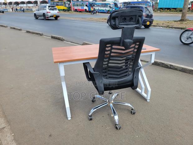 Office Workstation Desk With Ergonomic Mesh Chair