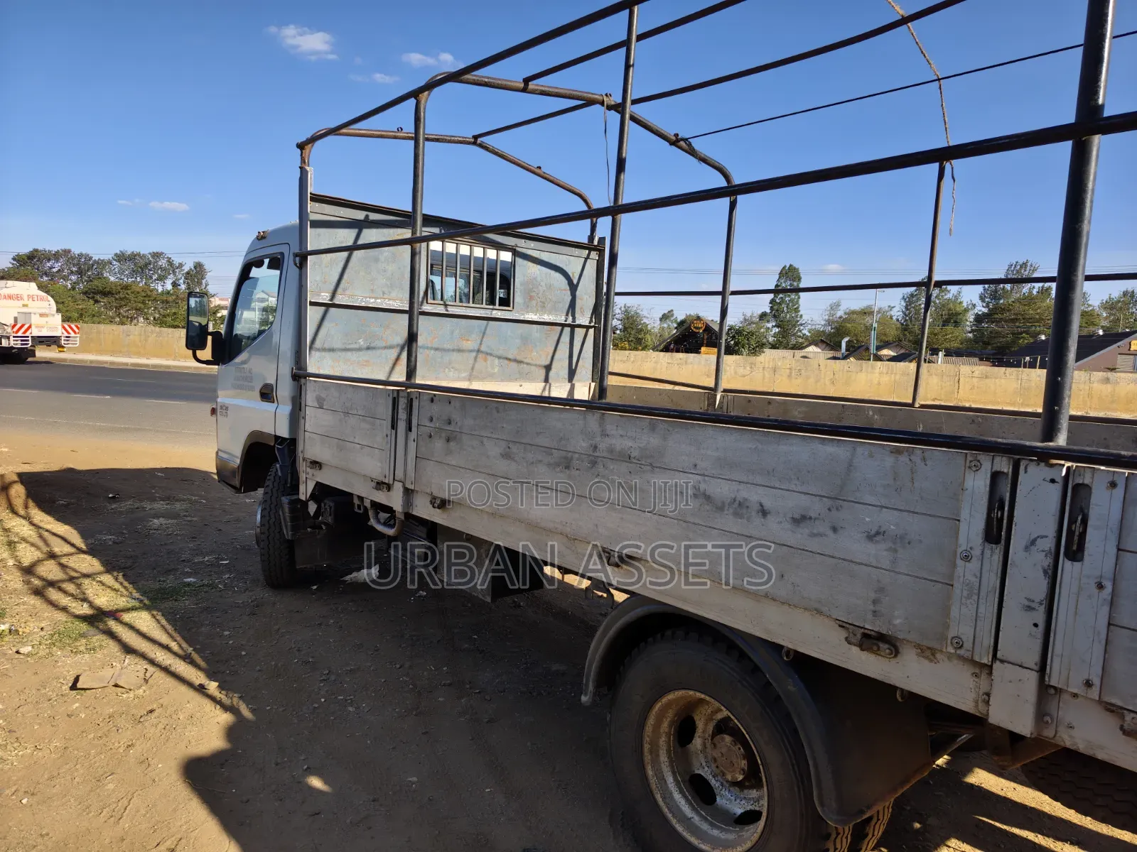 Mitsubishi Canter 3,000cc