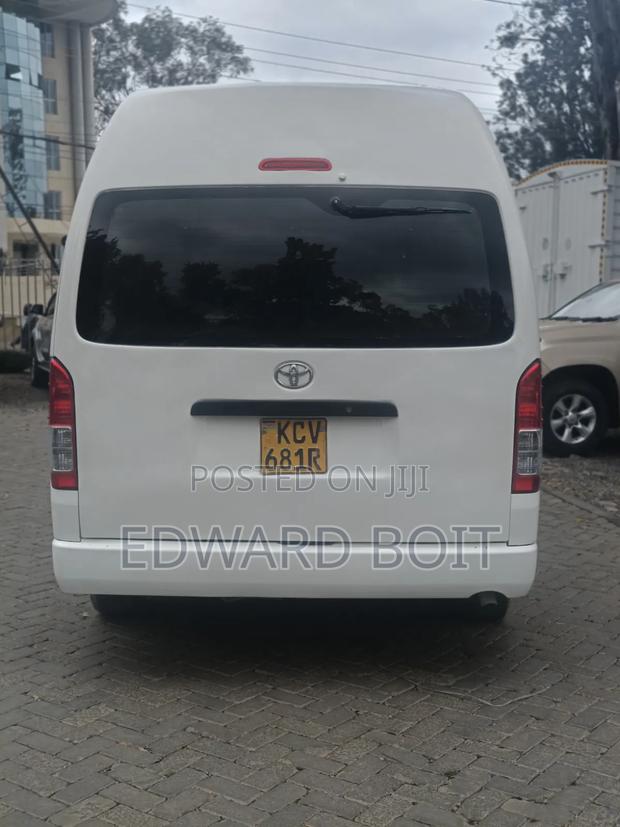 Toyota HiAce 2019 White