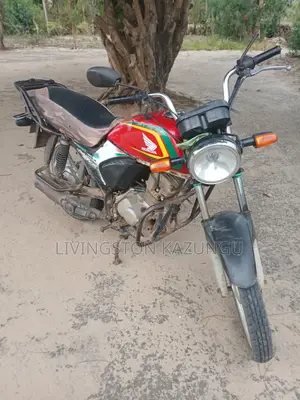 Honda CB 2018 Red