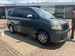 Toyota Noah 7 Seater for Hire