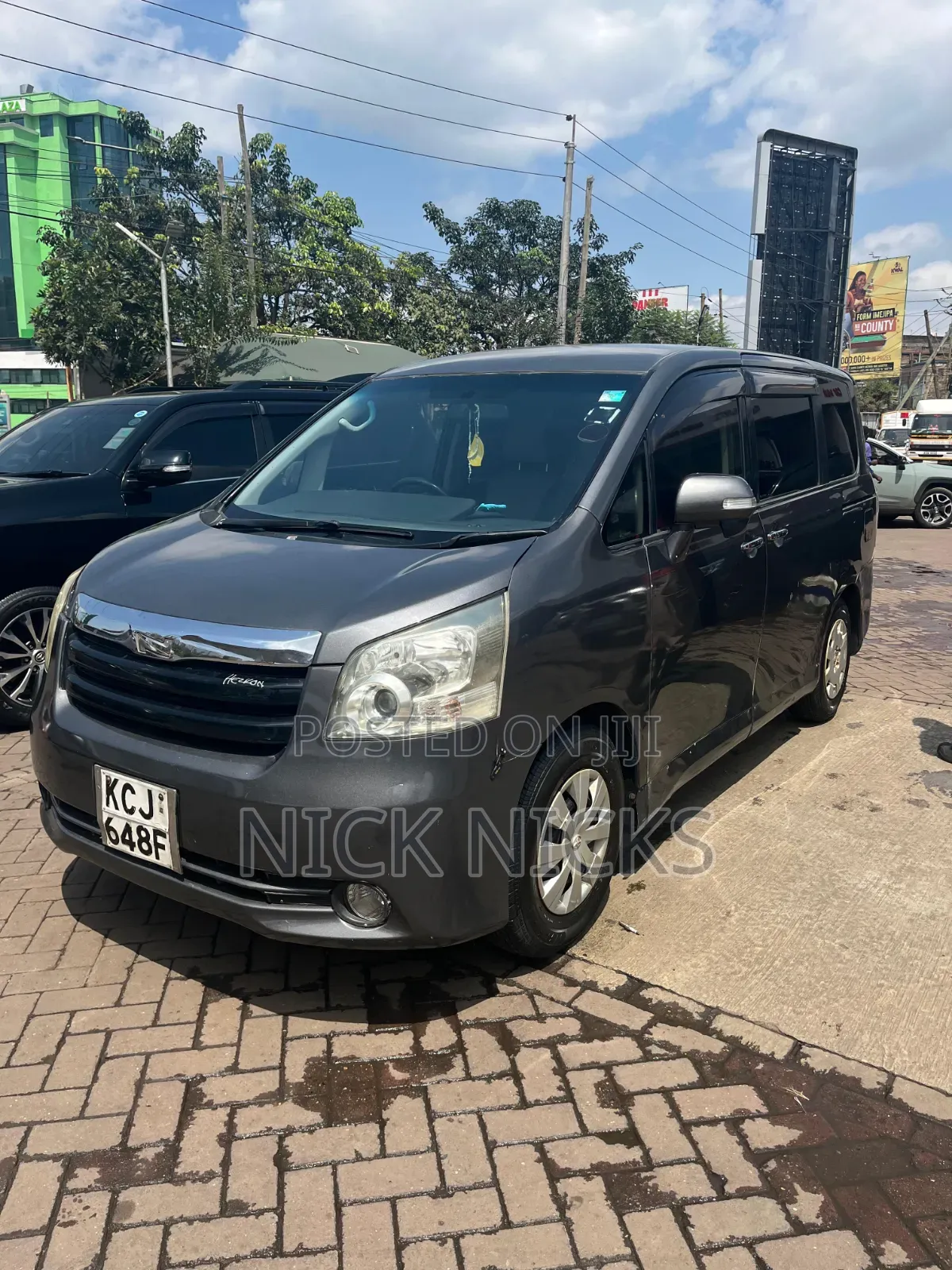 Toyota Noah 7 Seater for Hire