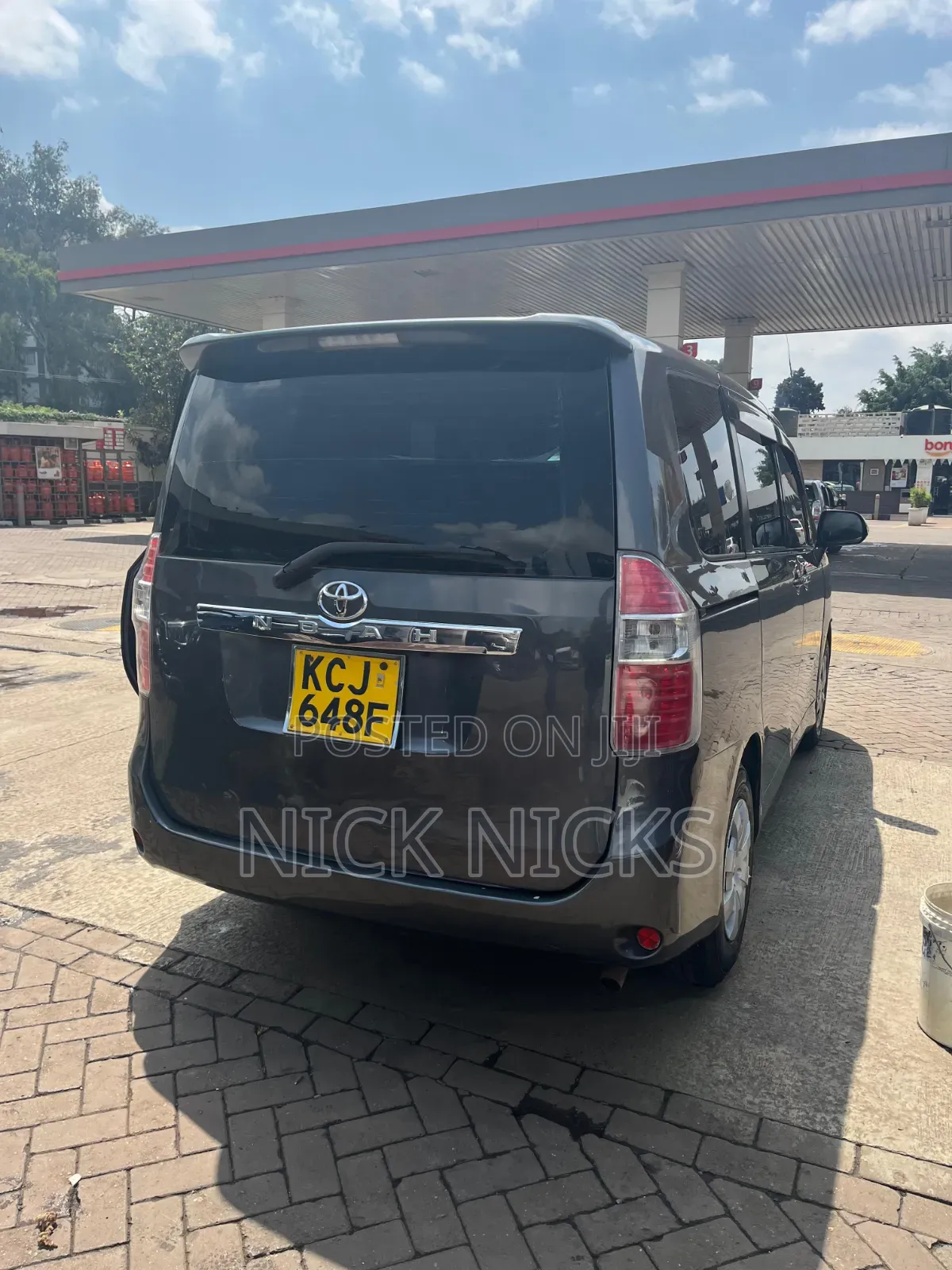 Toyota Noah 7 Seater for Hire