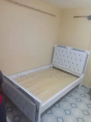 5x6 Classic White Diamond Tufted Mocket Bed