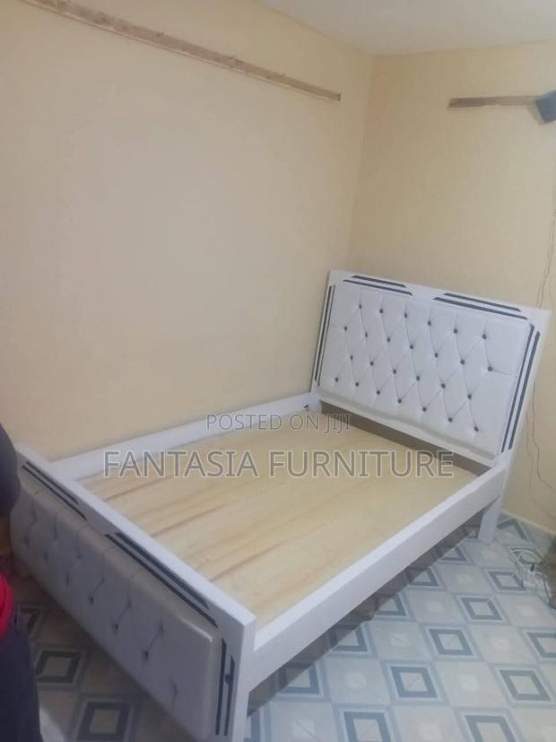 5x6 Classic White Diamond Tufted Mocket Bed