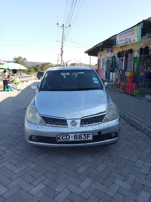 Nissan Tiida 2010 Silver