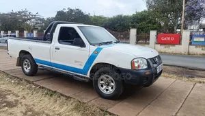 Nissan Hardbody 2012 White