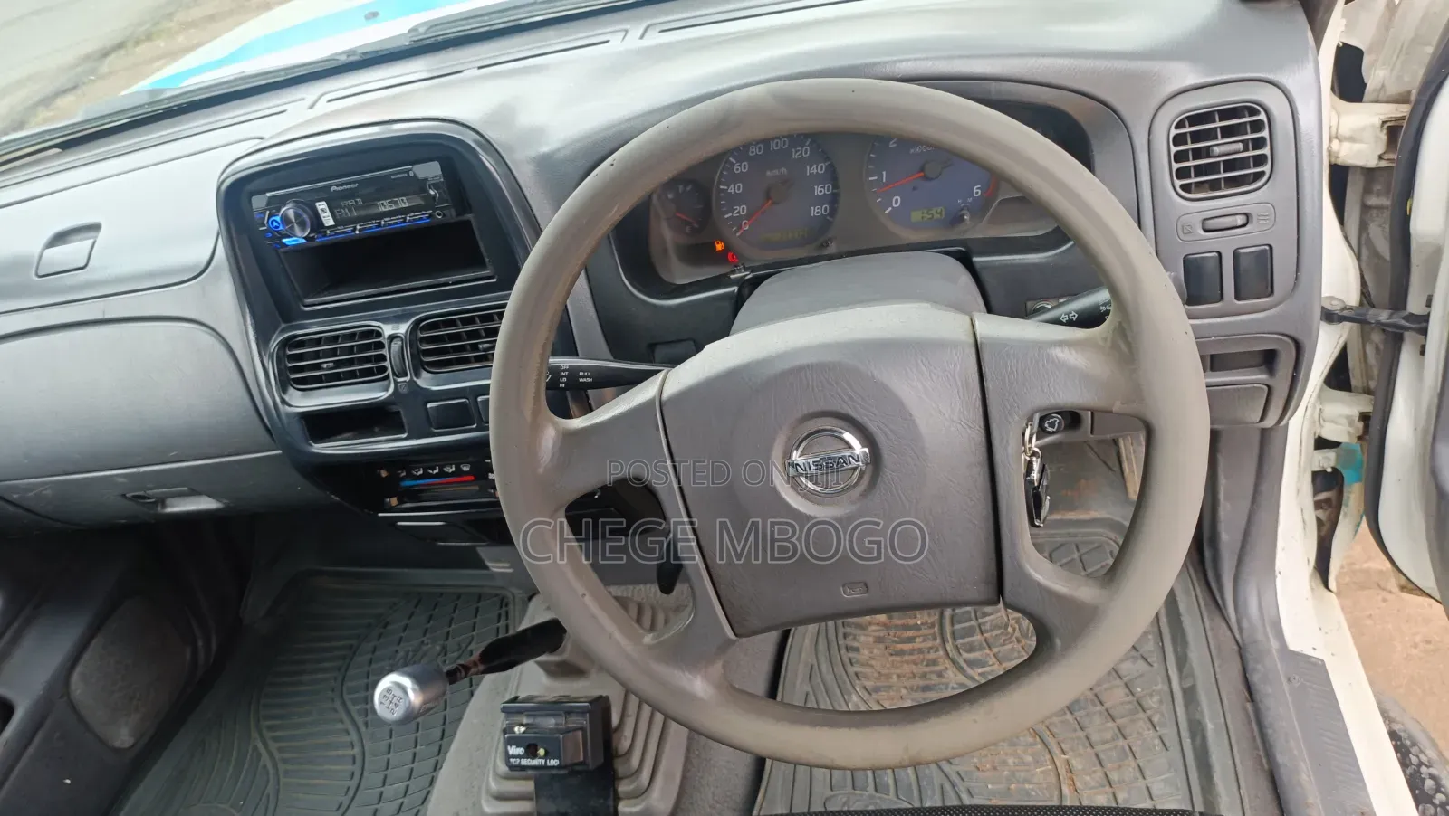 Nissan Hardbody 2012 White