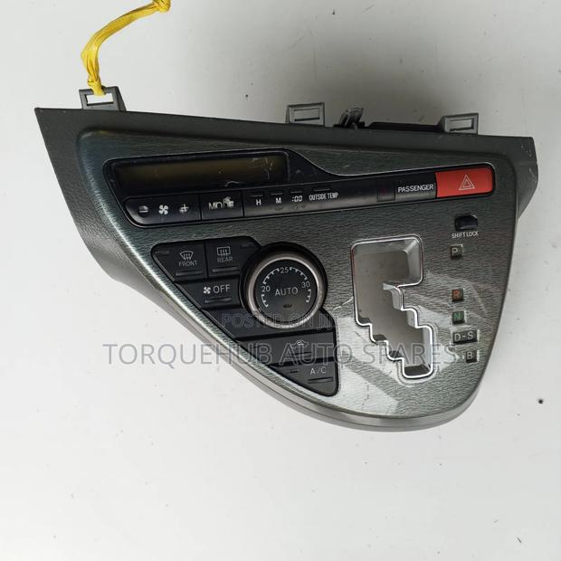 Toyota Isis a/C Control Panel