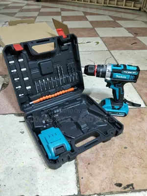 Big Makita Cordless Hammer Drill Set 98V 2 Battery and Charger Metal