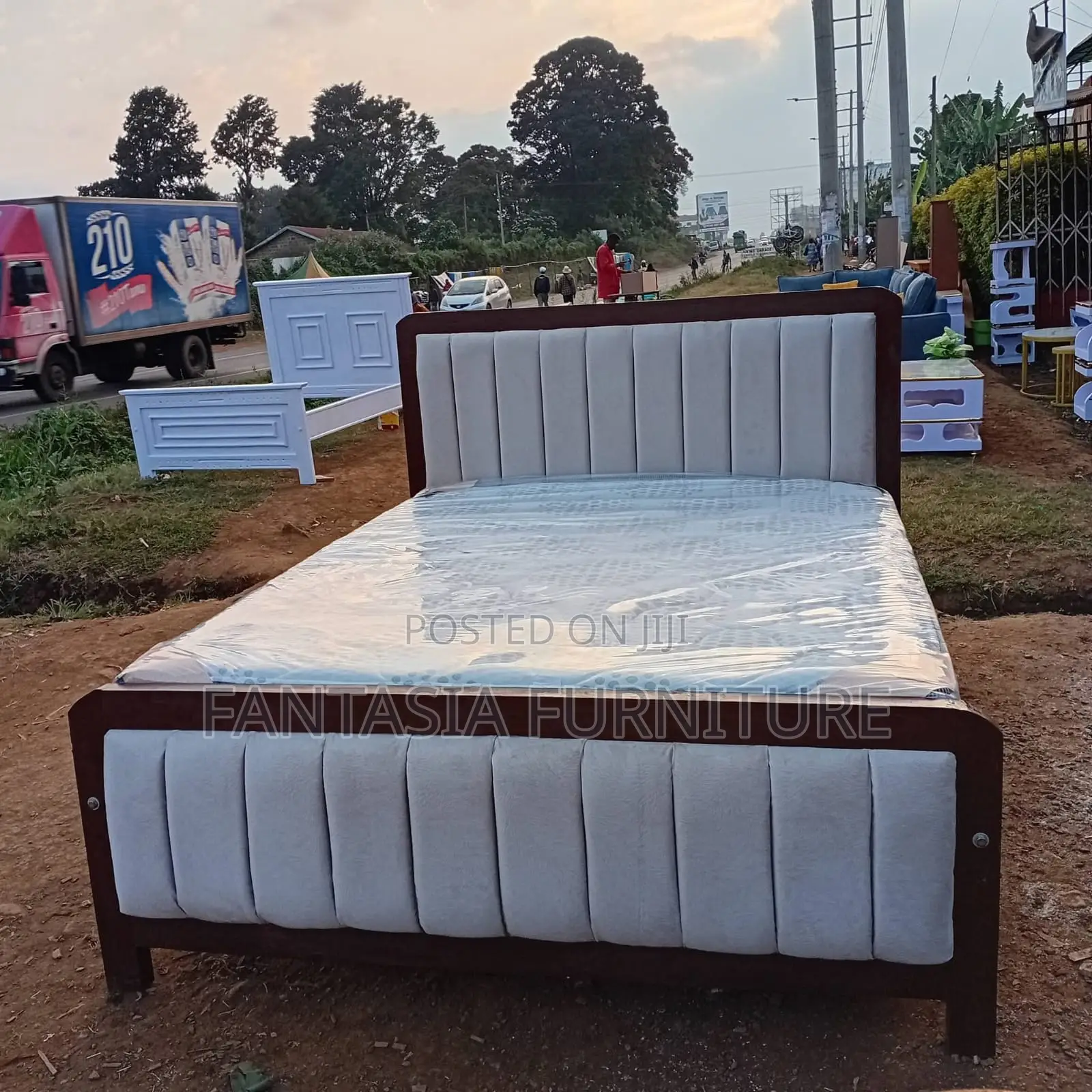 5x6 Executive & Sleek Wooden Mocket Bed