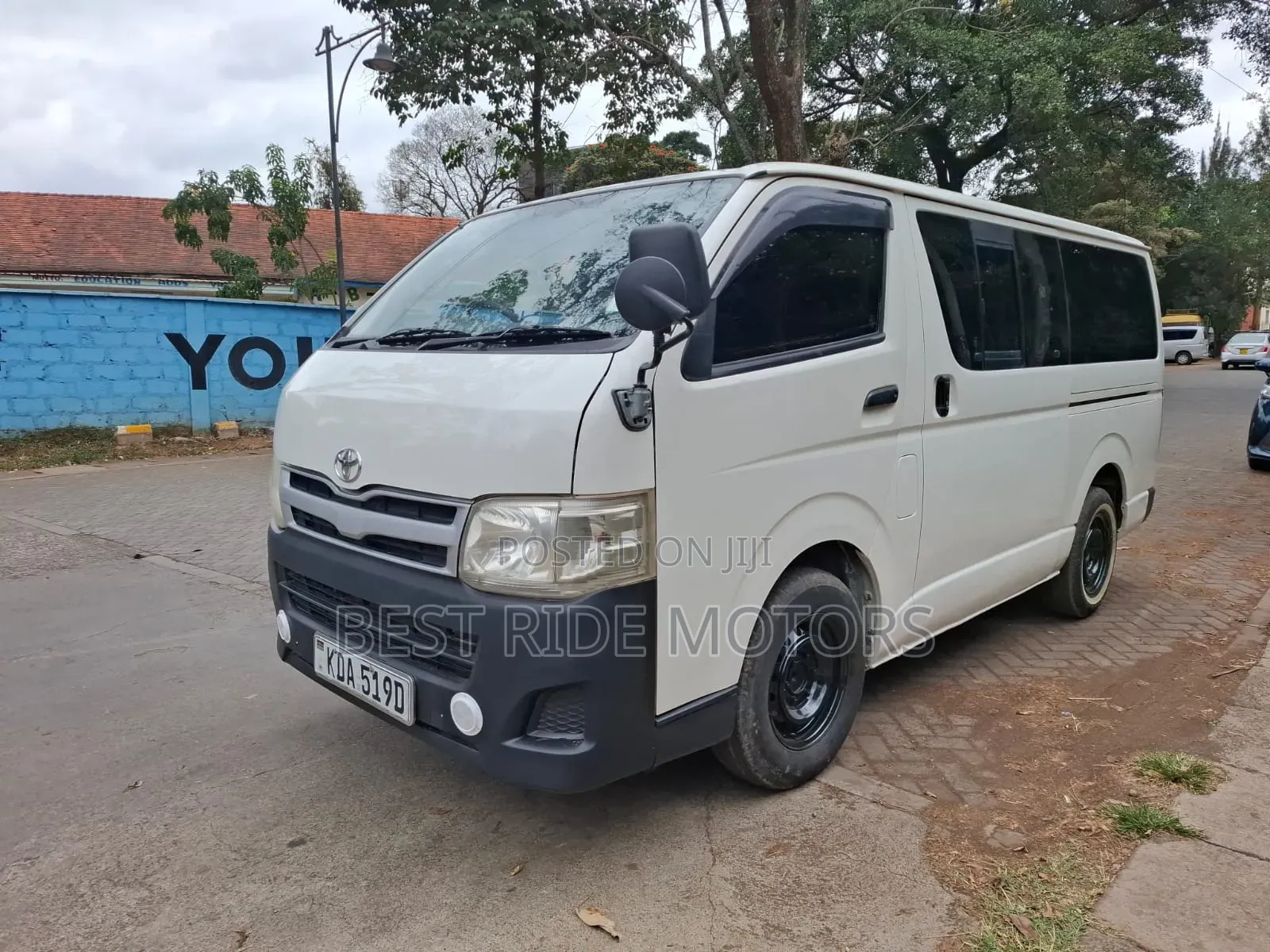 Toyota HiAce 2013 White