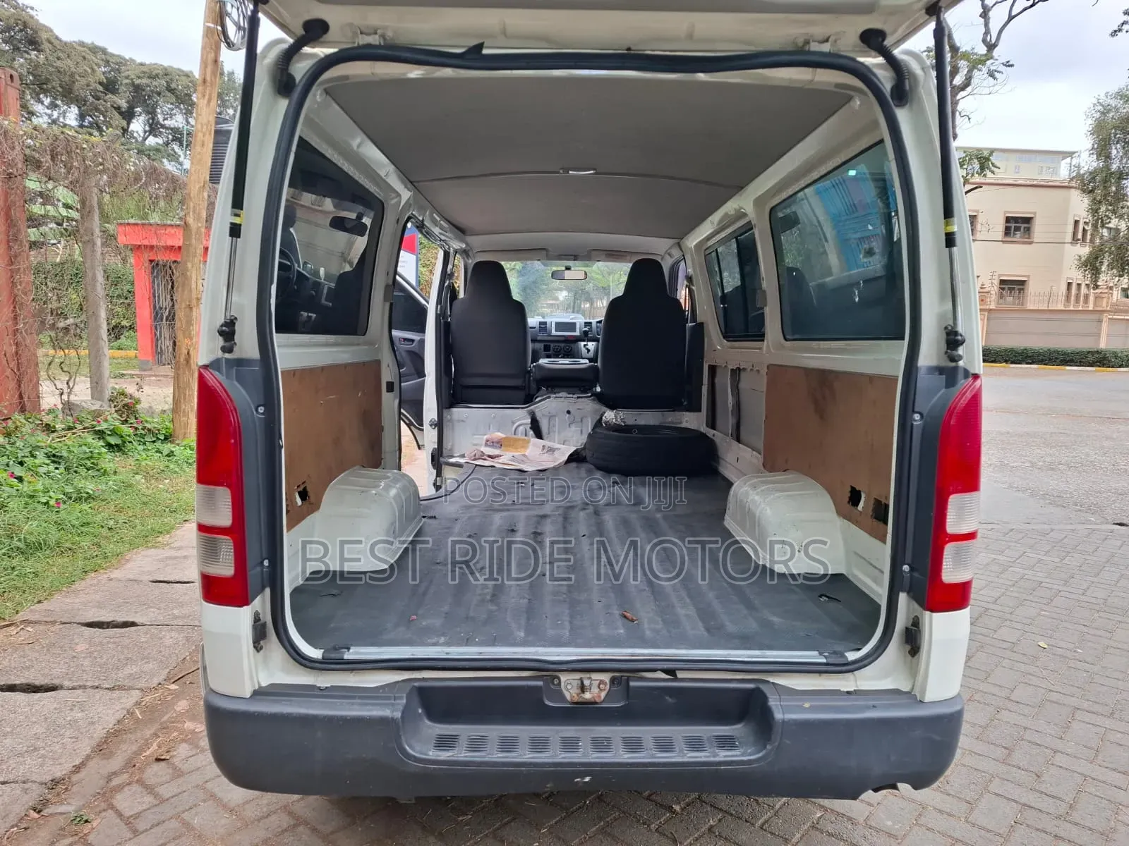 Toyota HiAce 2013 White