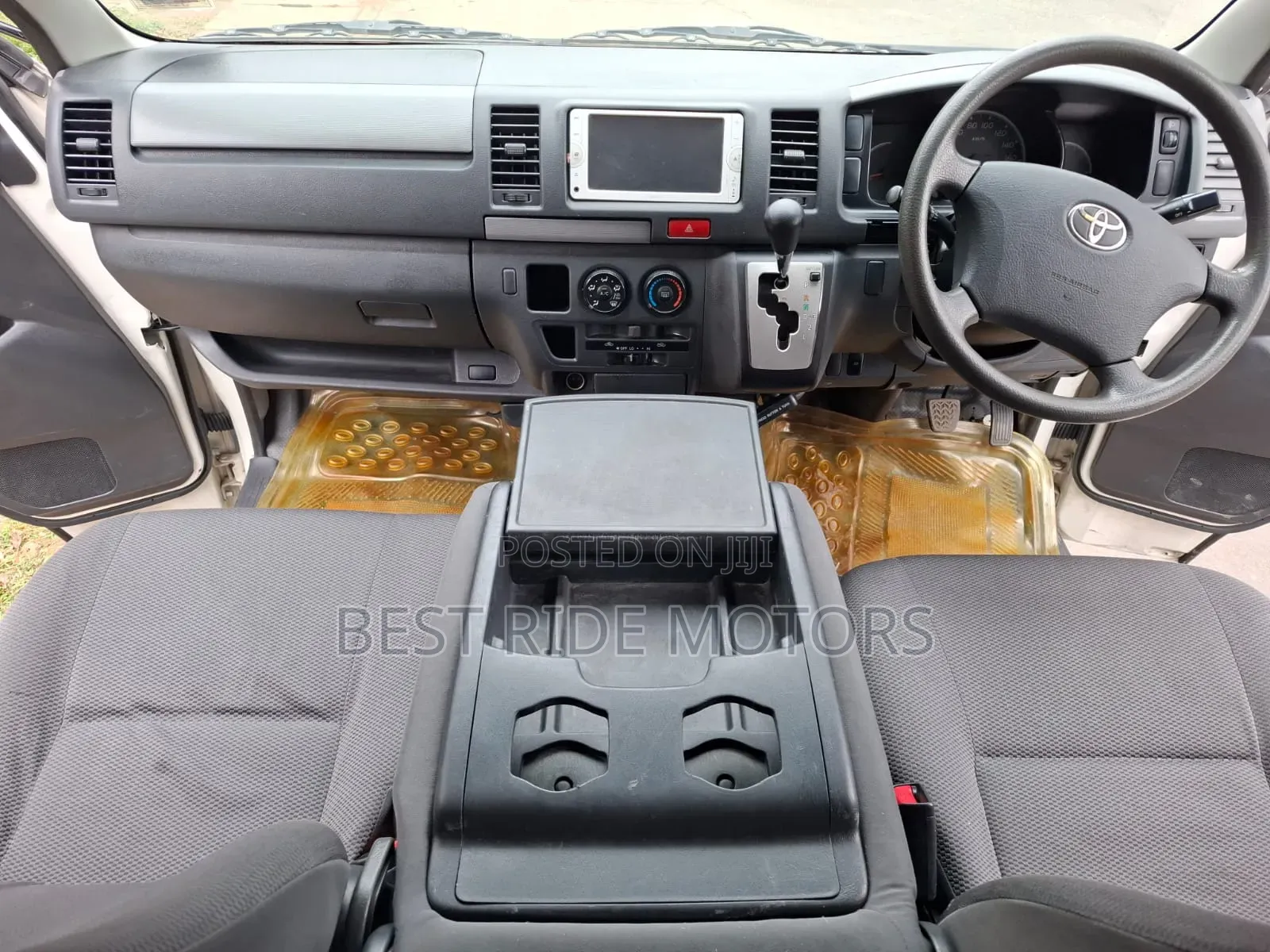 Toyota HiAce 2013 White