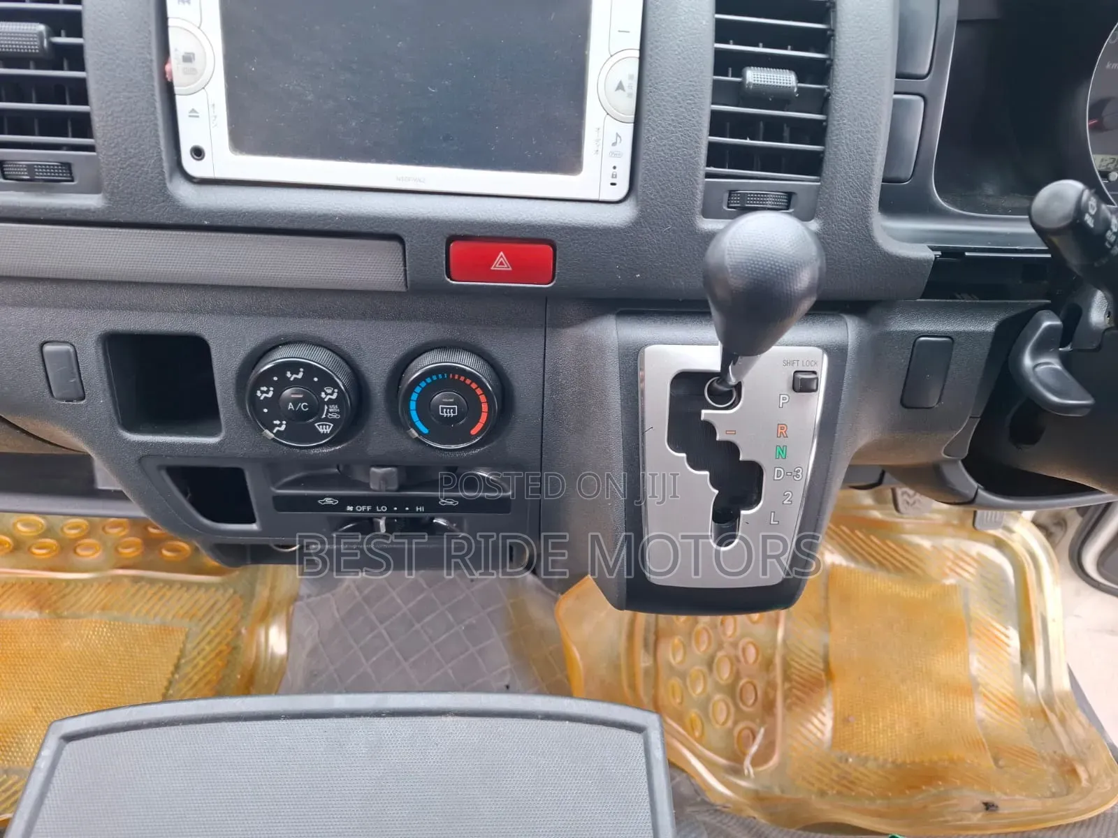Toyota HiAce 2013 White