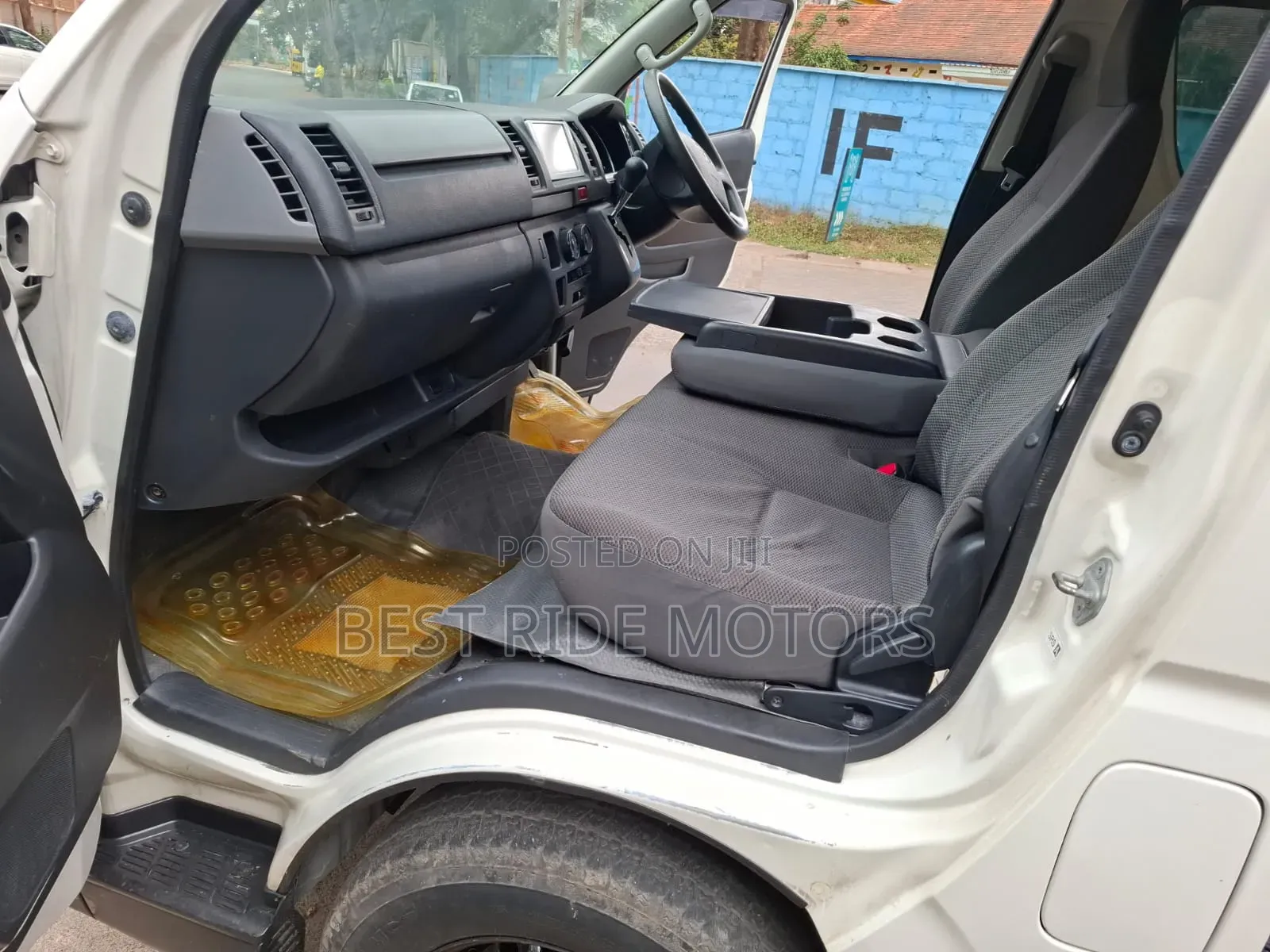 Toyota HiAce 2013 White