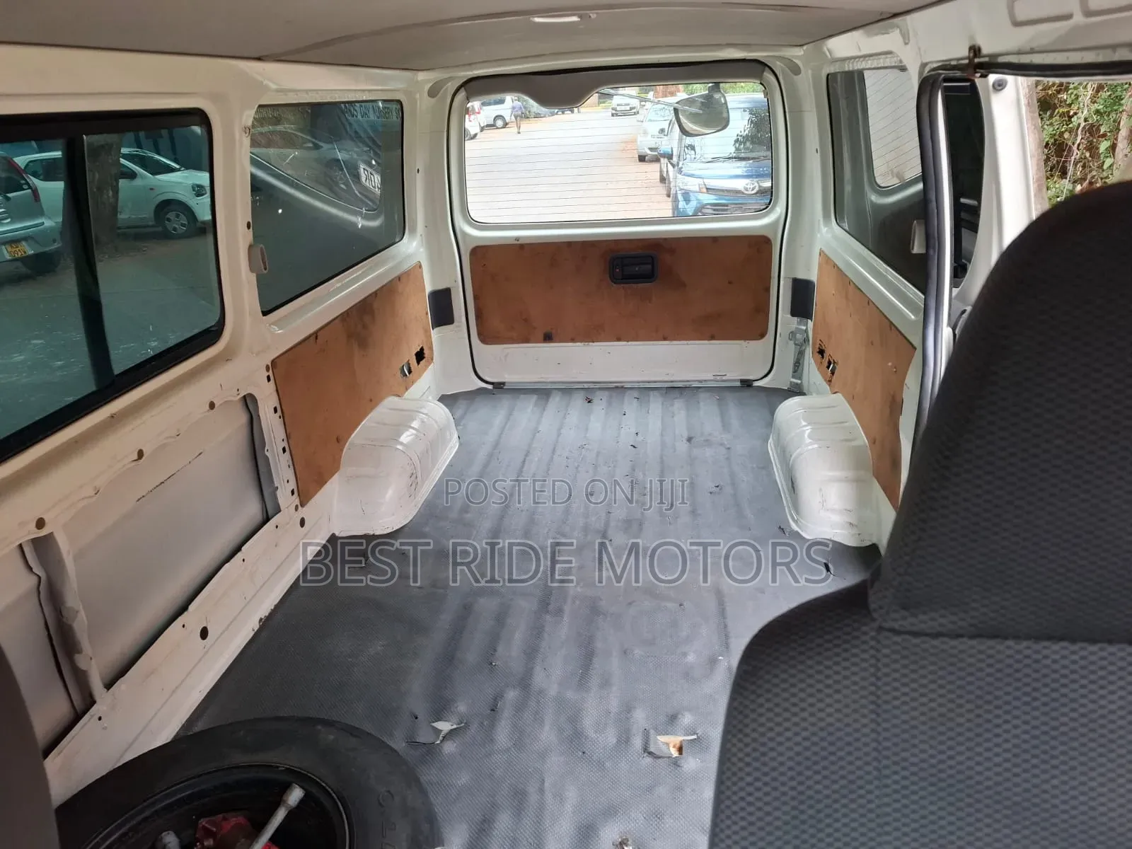 Toyota HiAce 2013 White