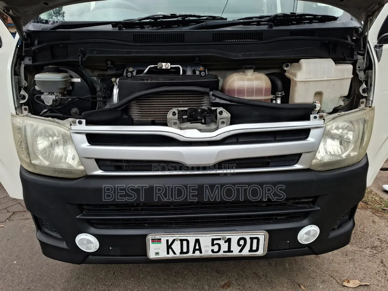 Toyota HiAce 2013 White