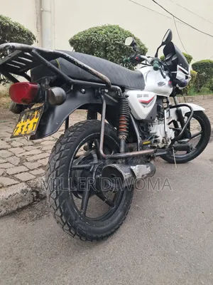 Bajaj Boxer 150 UG 2024 White
