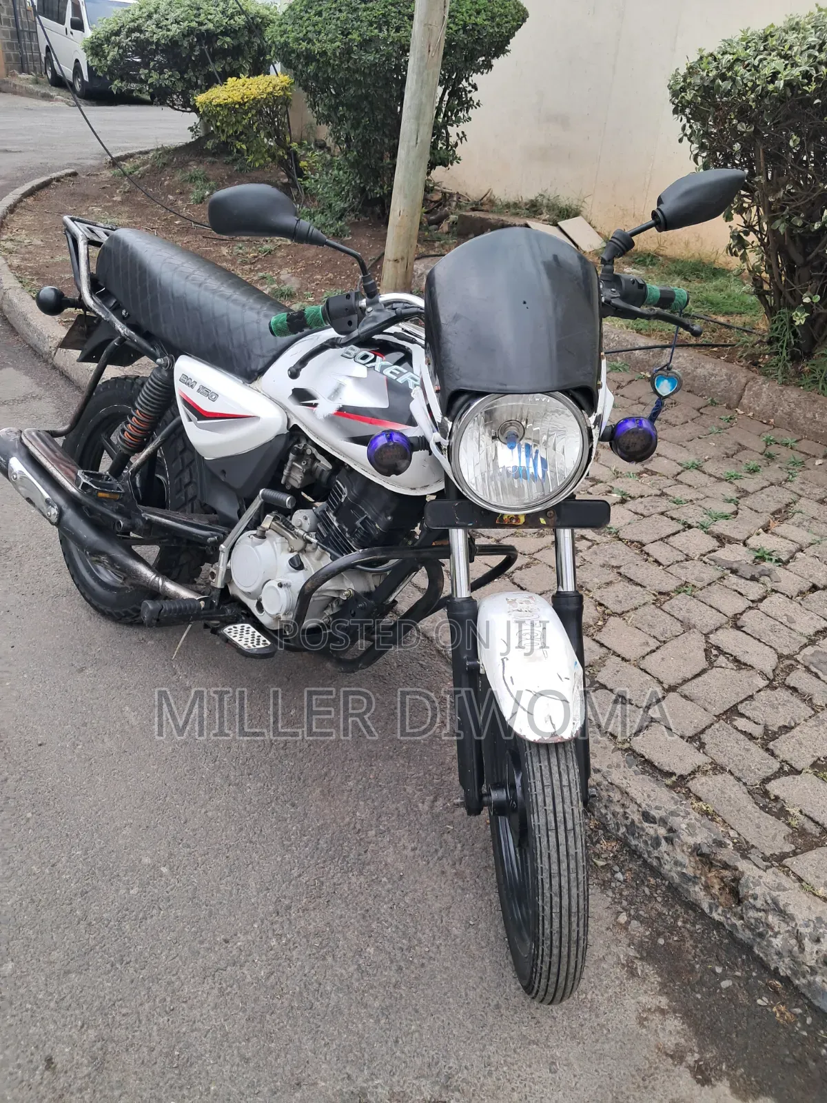 Bajaj Boxer 150 UG 2024 White
