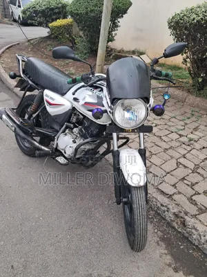 Bajaj Boxer 150 UG 2024 White