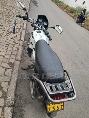Bajaj Boxer 150 UG 2024 White