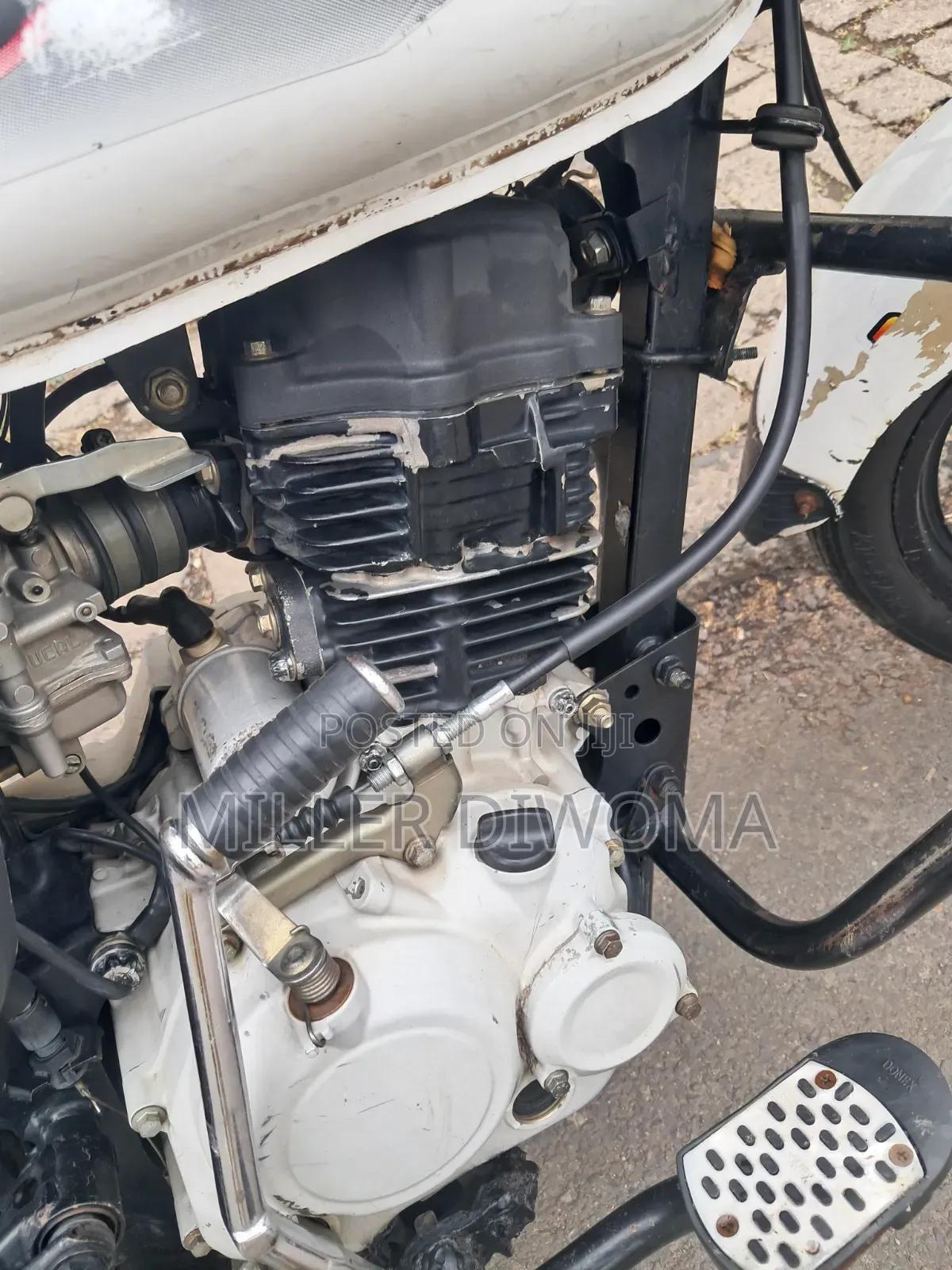 Bajaj Boxer 150 UG 2024 White