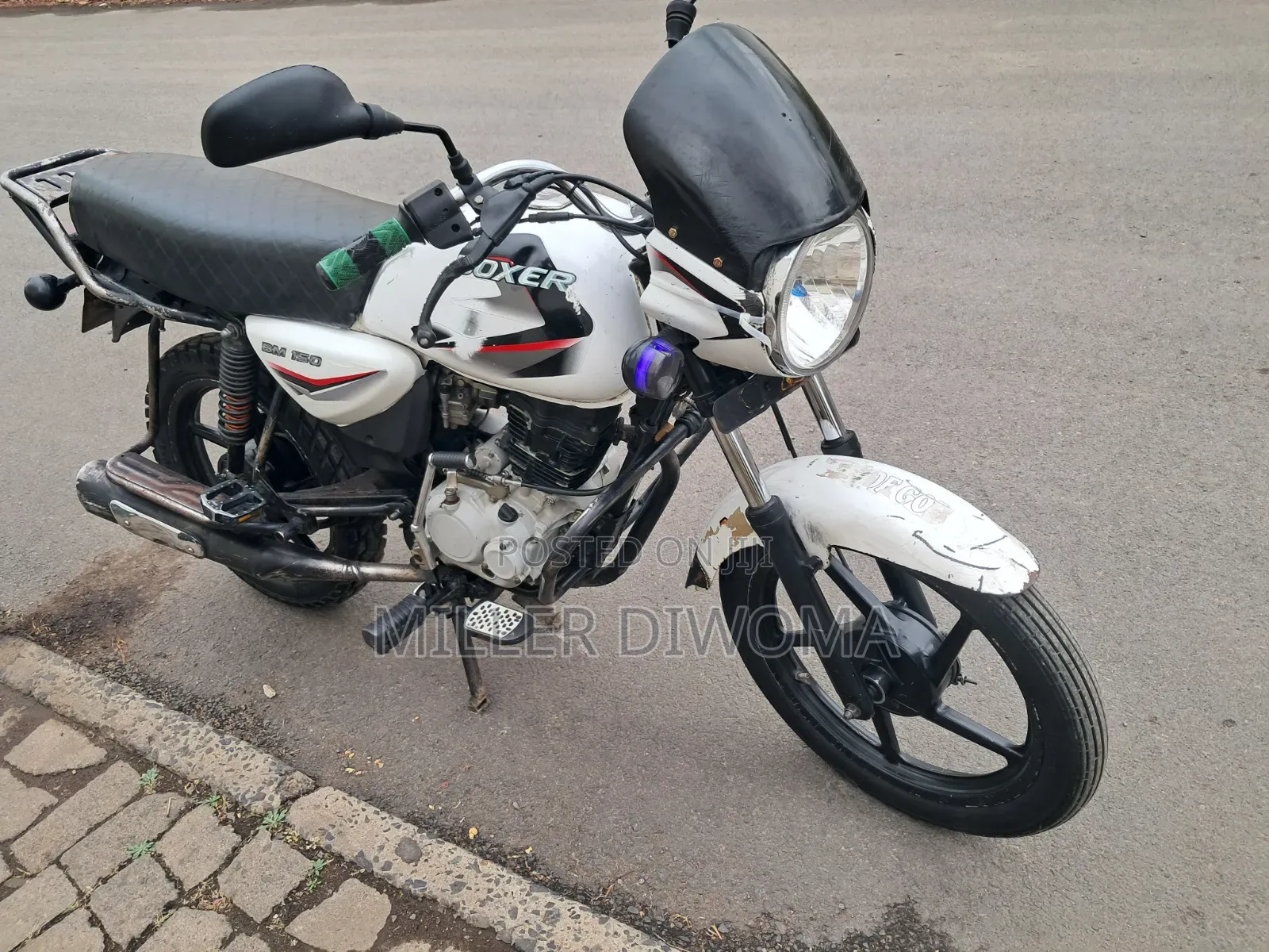 Bajaj Boxer 150 UG 2024 White