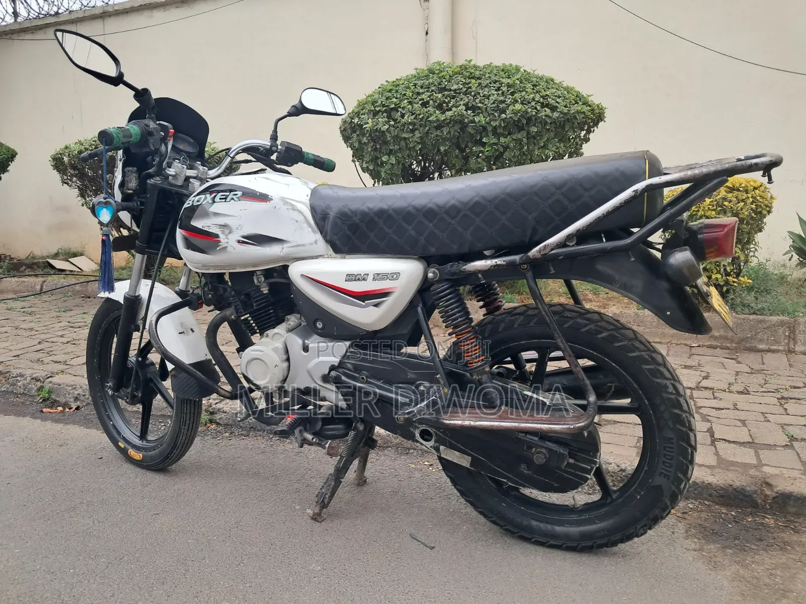Bajaj Boxer 150 UG 2024 White