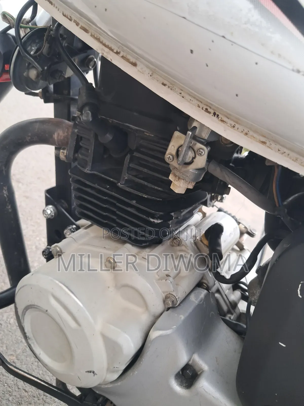Bajaj Boxer 150 UG 2024 White