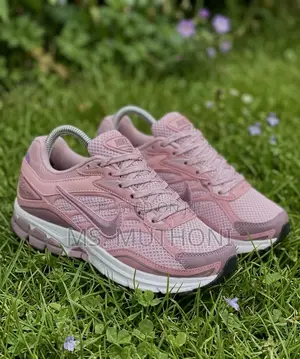 Tonal Pink Mesh Nike Zoom Vomero 5 Sneakers Size 36-420
