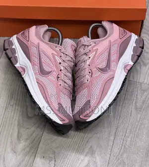 Tonal Pink Mesh Nike Zoom Vomero 5 Sneakers Size 36-420