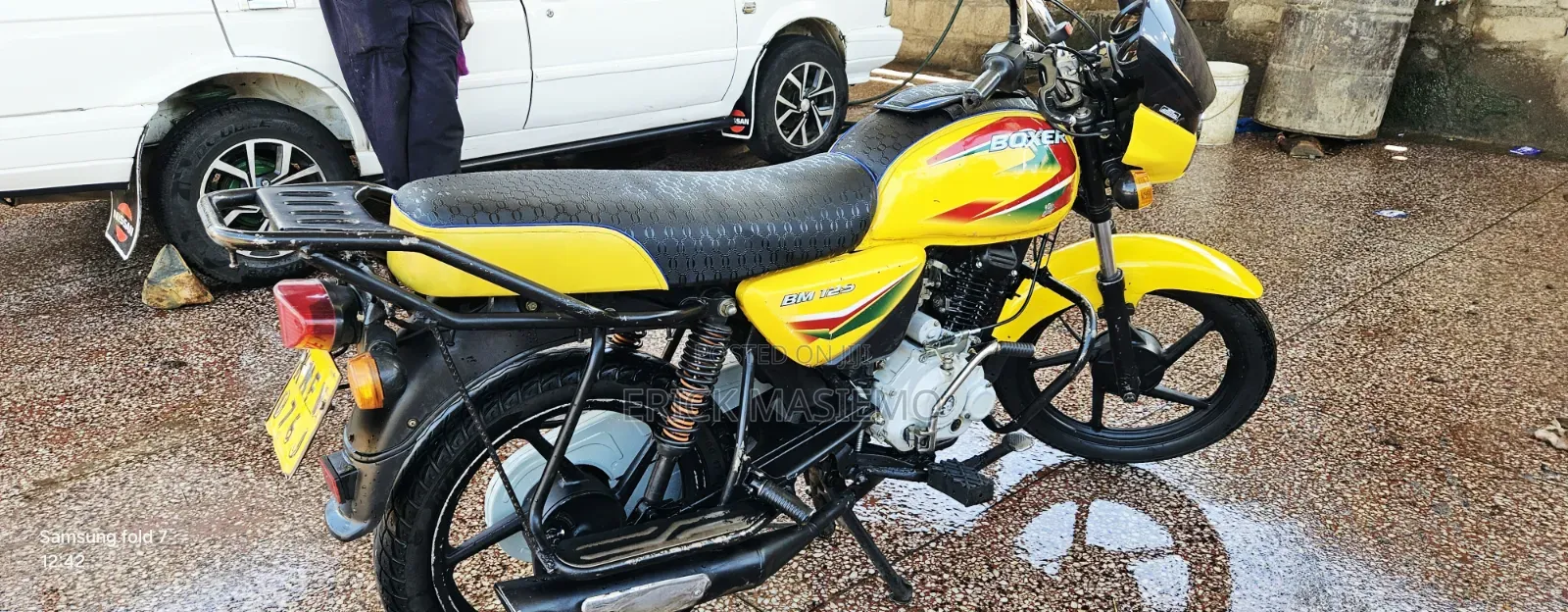 Bajaj Boxer 125 2025 Yellow