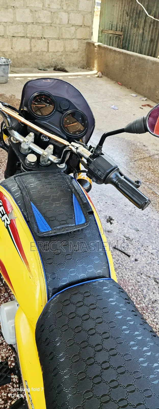 Bajaj Boxer 125 2025 Yellow