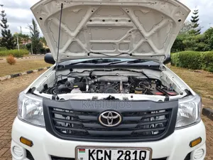 Toyota Hilux 2010 White