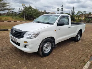 Toyota Hilux 2010 White