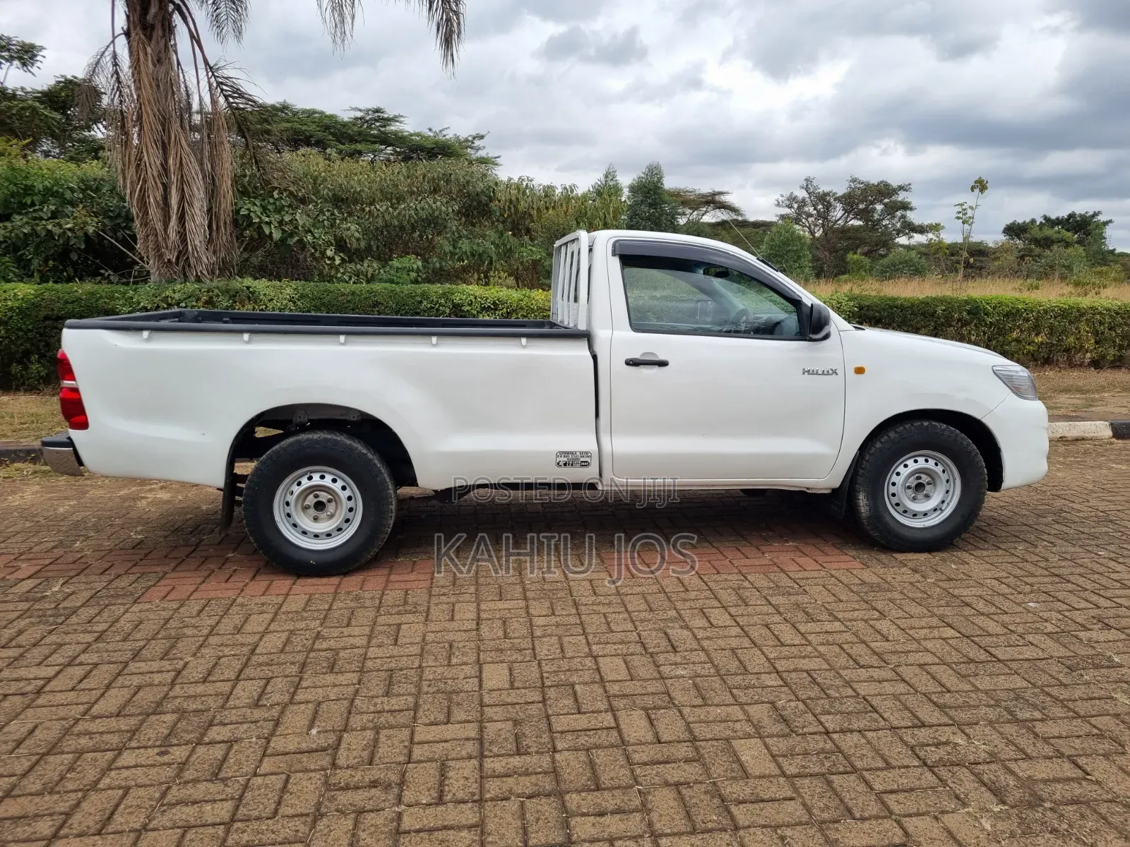 Toyota Hilux 2010 White