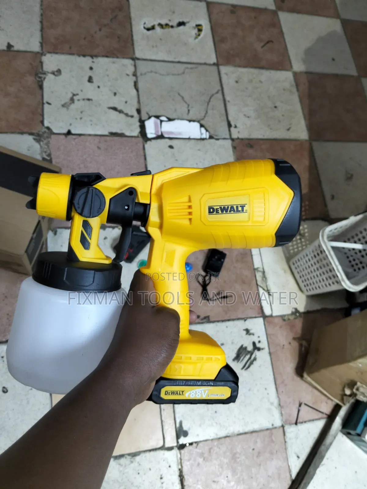 Dewalt Cordless  HVLP Paint Sprayer 2 Battery 88v and Extra Nozzles