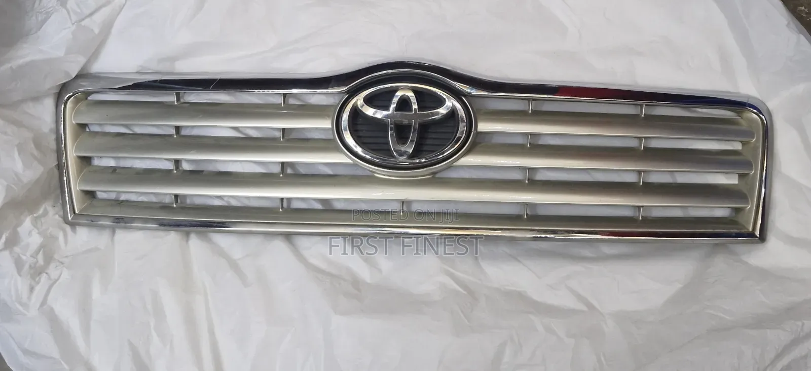 Toyota Avensis 2005 Grill