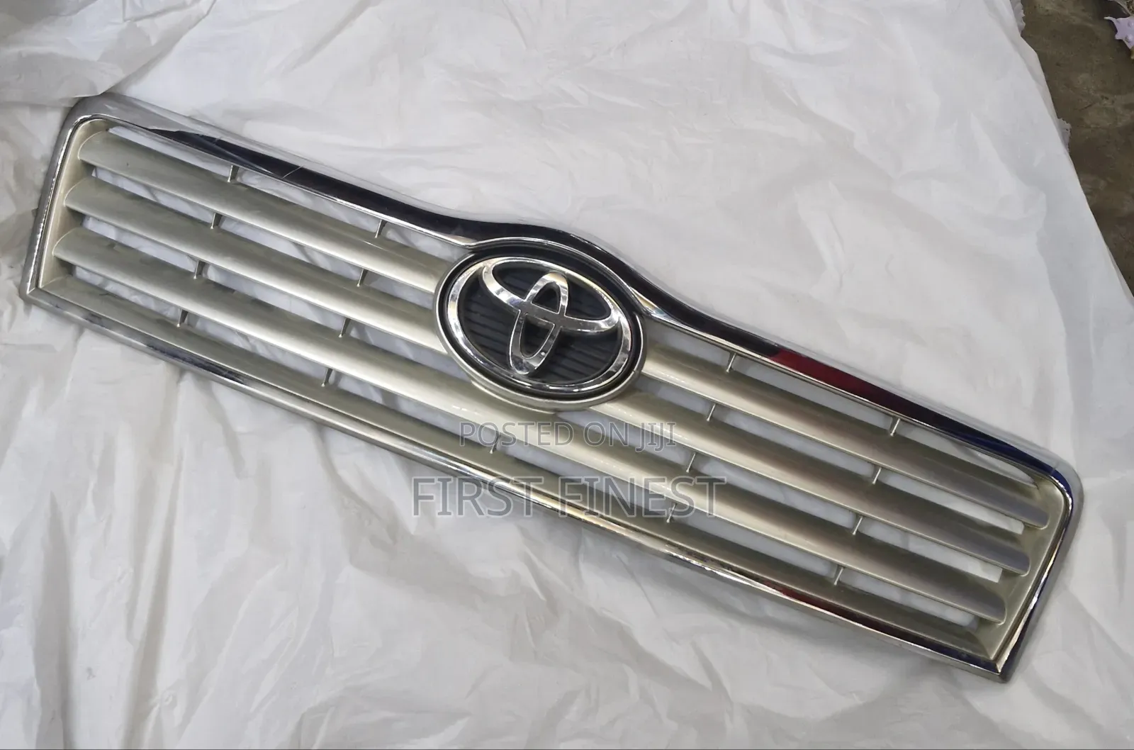 Toyota Avensis 2005 Grill