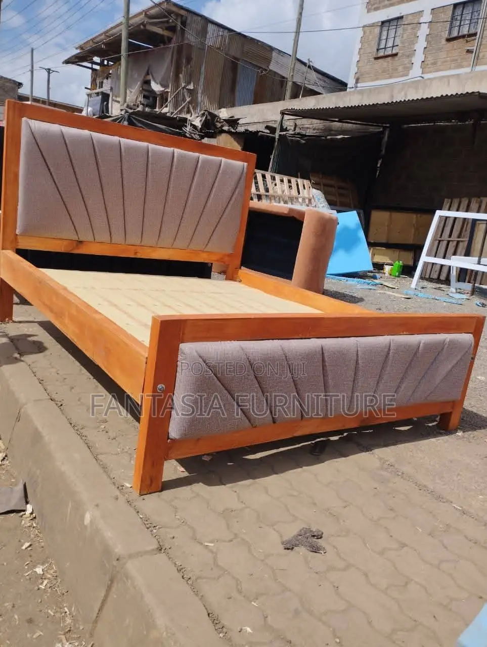 5x6 Sunburst Padded Wooden Mocket Bed: Mahogany Finish
