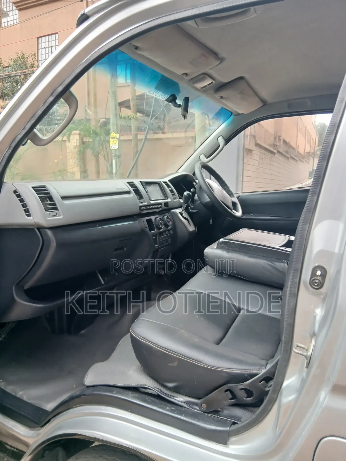 Toyota HiAce 2012 Silver