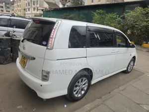 Toyota ISIS 2014 White